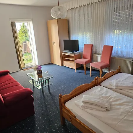 Zum Goldenen Krug Hotel *