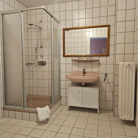 Zum Goldenen Krug Hotel *