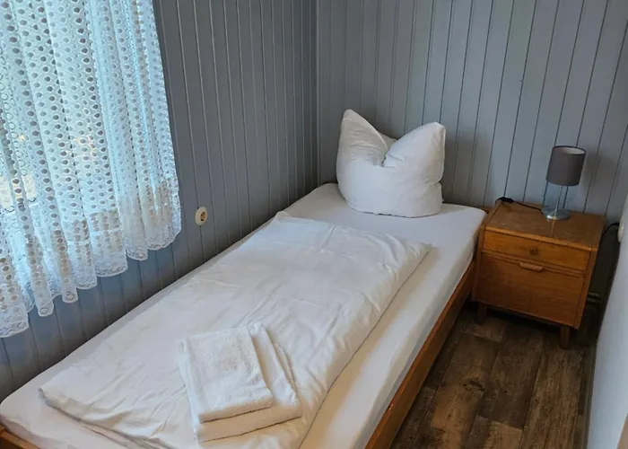 Zum Goldenen Krug Hotel *