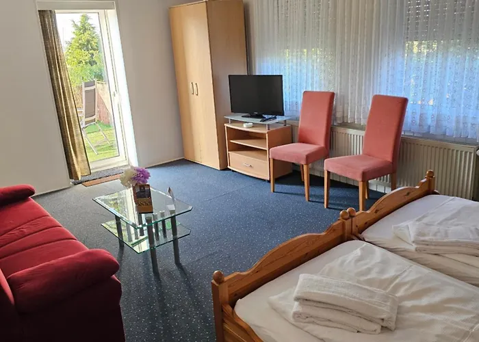Zum Goldenen Krug Hotel *